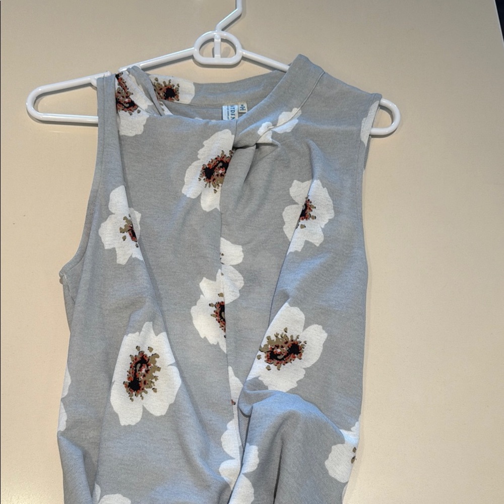Hayden Floral Gray Sleeveless Top M from los Angeles